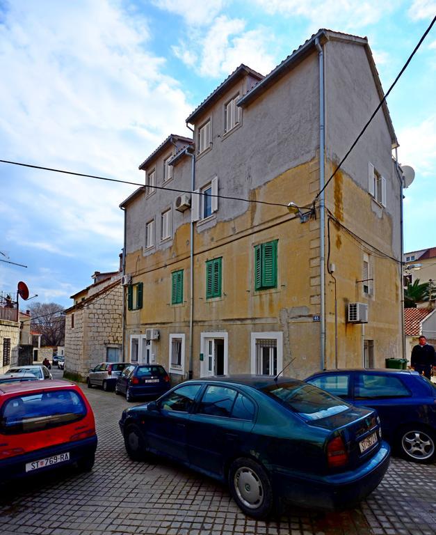 Classy Apartment Center Split Exterior photo